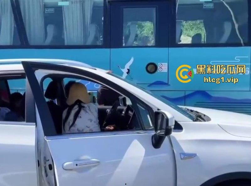 “逆行怎么了?打你怎么了?”小仙女逆行插队还打人!-5