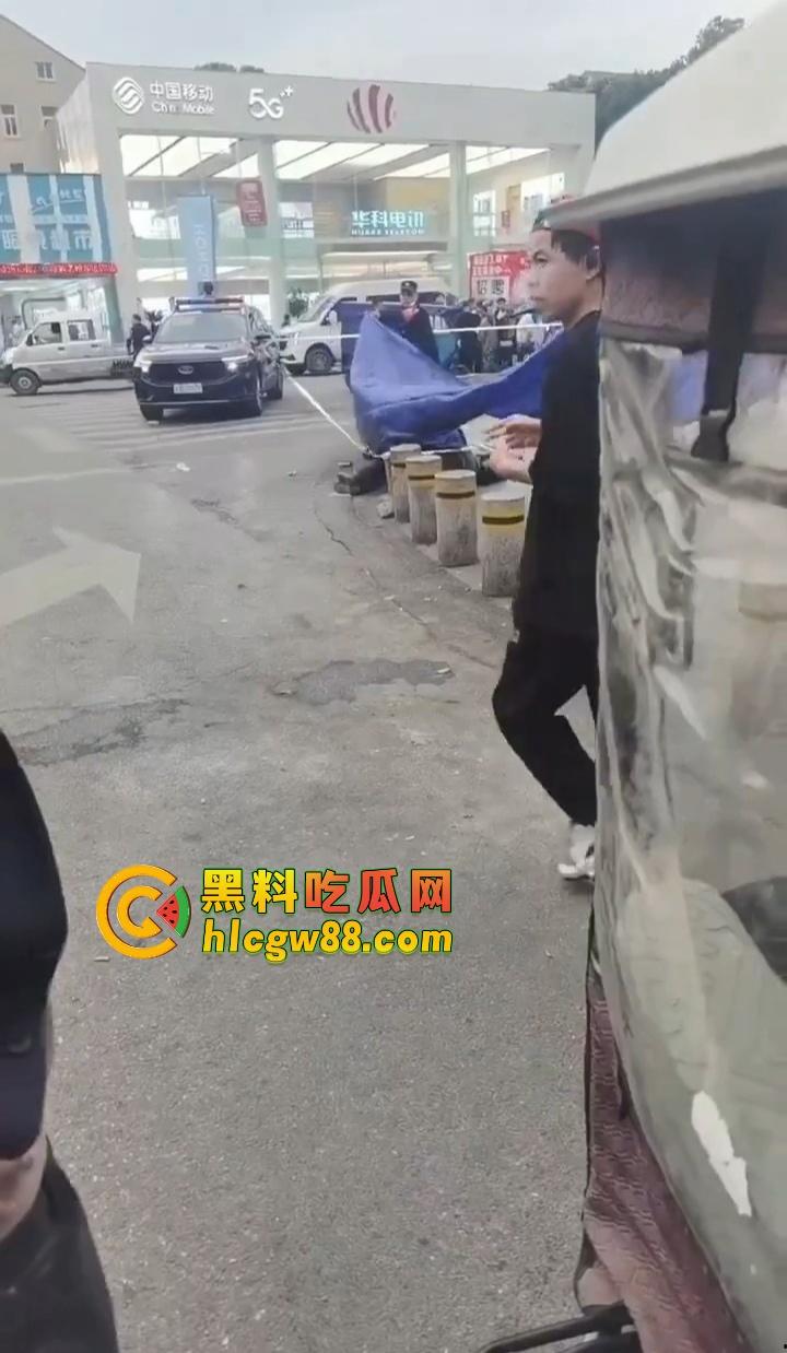 浙江绍兴大润发门口血案惊现,大唐街头持刀狂砍,多人倒地不起,随机连杀四人场面太他妈狠了!-2
