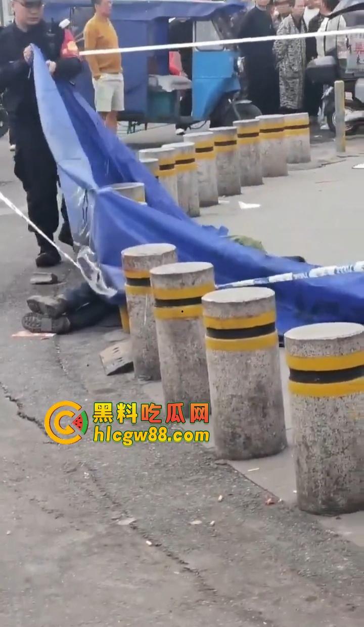 浙江绍兴大润发门口血案惊现,大唐街头持刀狂砍,多人倒地不起,随机连杀四人场面太他妈狠了!-3
