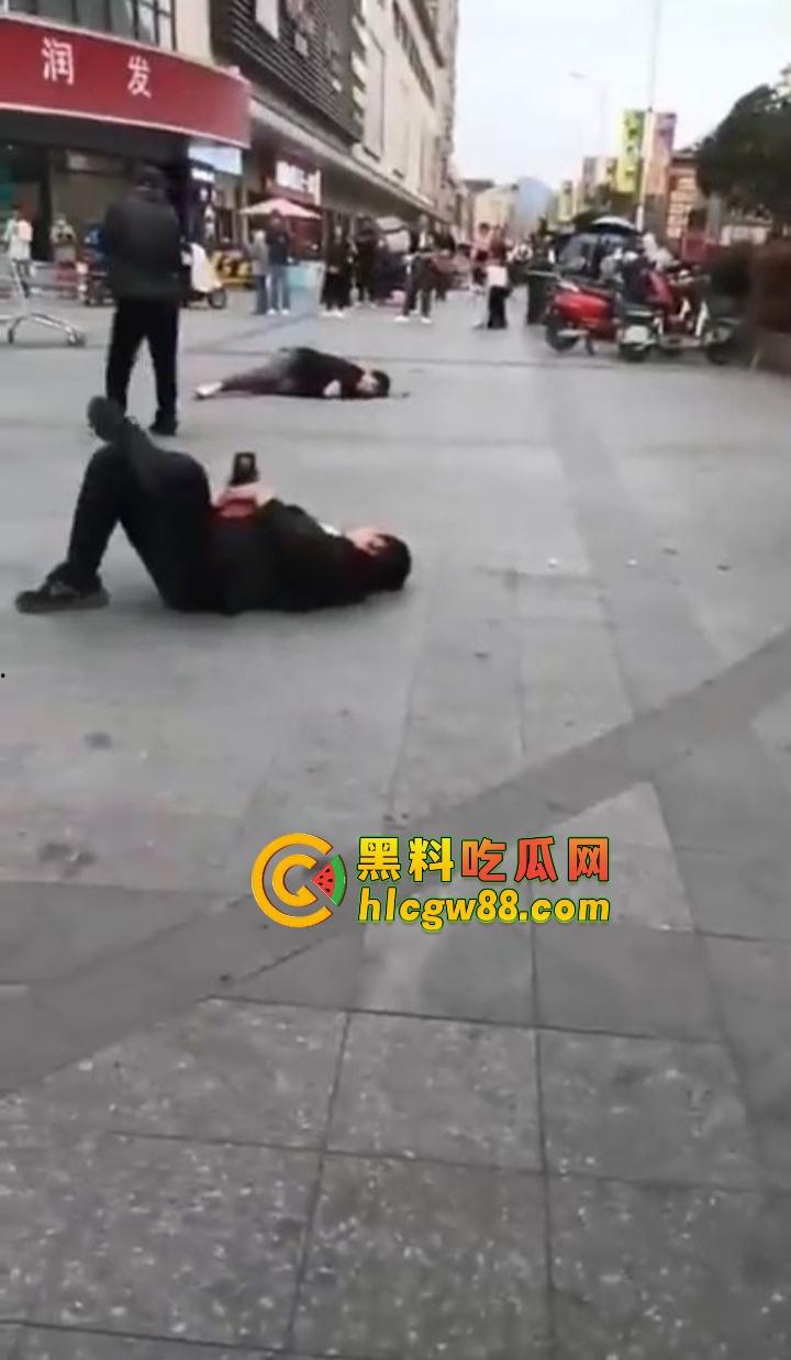 浙江绍兴大润发门口血案惊现,大唐街头持刀狂砍,多人倒地不起,随机连杀四人场面太他妈狠了!-9