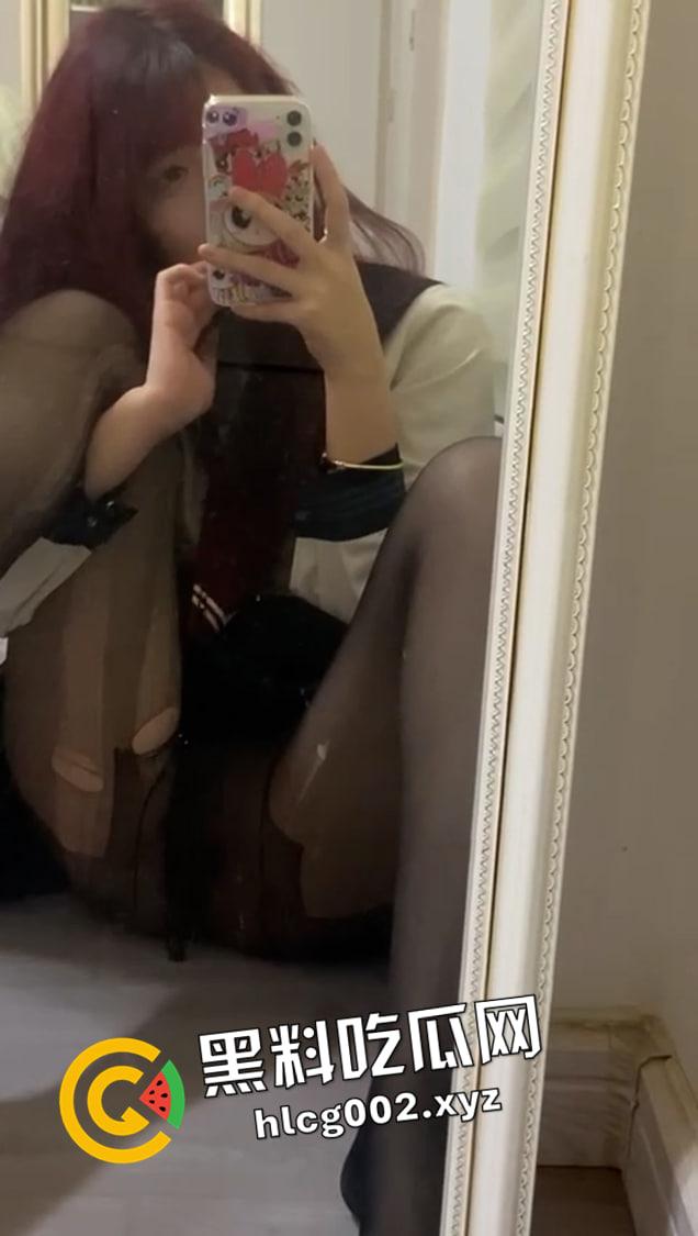 福建高中生嫩妹自慰 二次元性感地雷妹 穿着校服扣小穴 这也太有感觉了-9