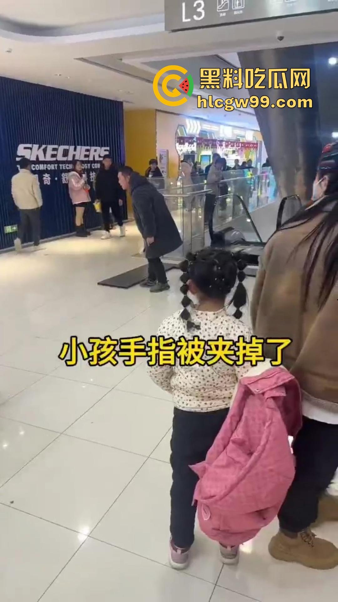 河南周口曦悦城惊现恐怖意外!幼童手指被电梯夹断卷入内部,卷入缝隙后一个多小时仍未找到!-1