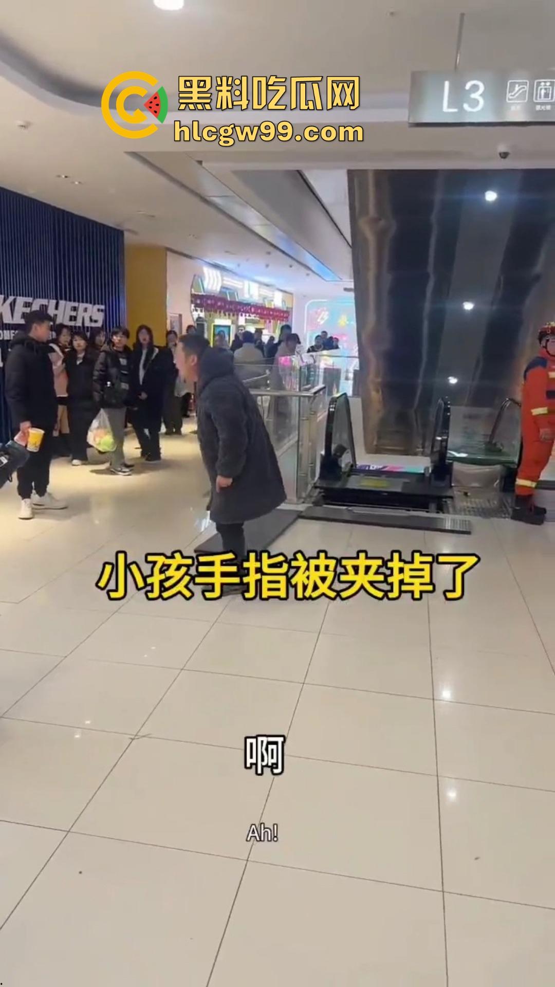 河南周口曦悦城惊现恐怖意外!幼童手指被电梯夹断卷入内部,卷入缝隙后一个多小时仍未找到!-2