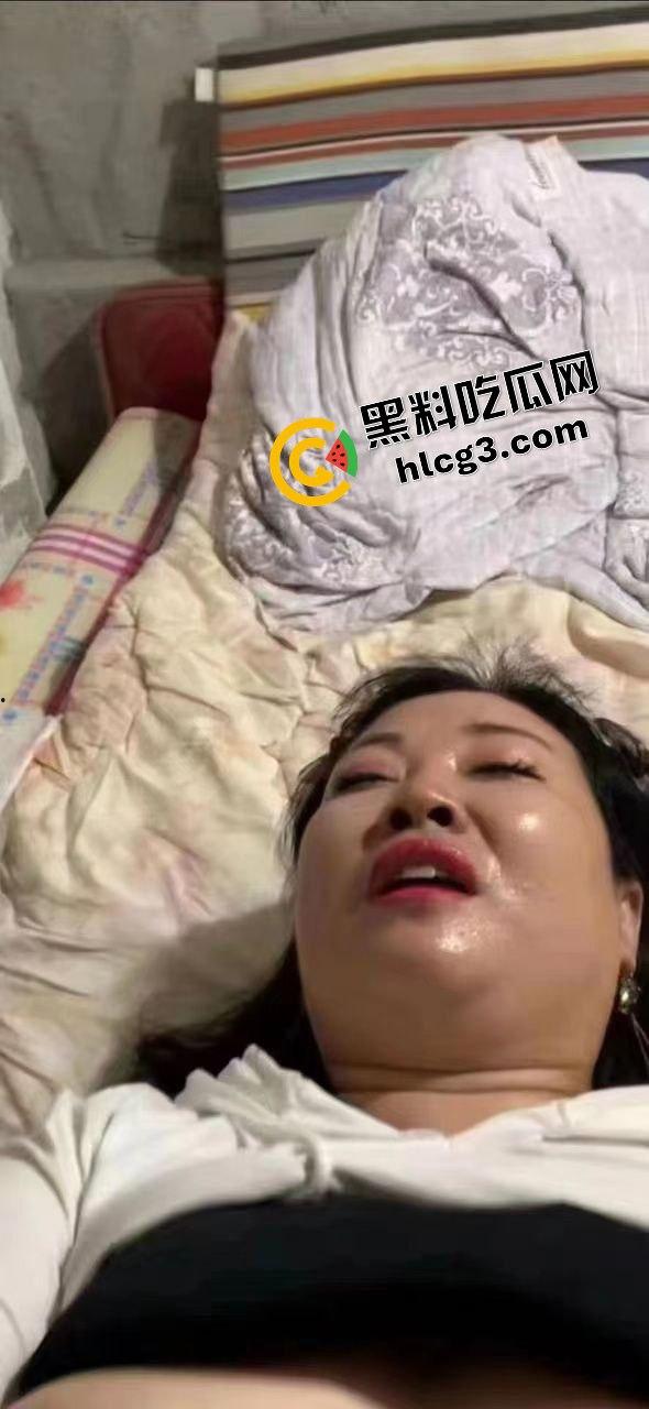 网恋奔现翻车名场面!照片变照骗 萌妹子秒变坦克 只能含泪操了!-11