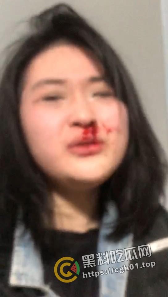 精神小伙版捉奸!暴揍狗男女 女的还是个小坦克 真佩服学弟冒着被揍得风险开坦克-1