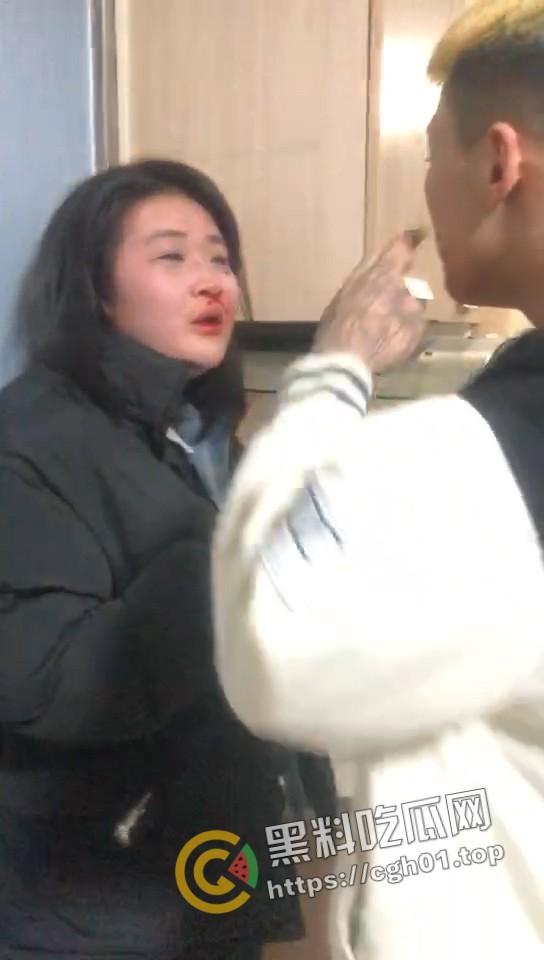 精神小伙版捉奸!暴揍狗男女 女的还是个小坦克 真佩服学弟冒着被揍得风险开坦克-2