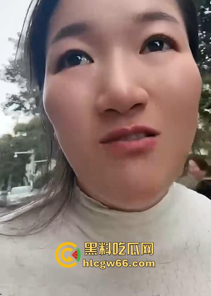 河南固始29岁少妇【燕儿爷】直播自爆瞒着丈夫和公公乱伦 染上性病后竟然惨被家暴 这也是相当的炸裂啊!-7