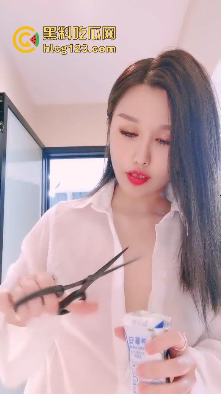 很顶!【半糖主播尼尼子】最新高价定制私拍 精液灌肠 道具插逼 潮喷女神-3