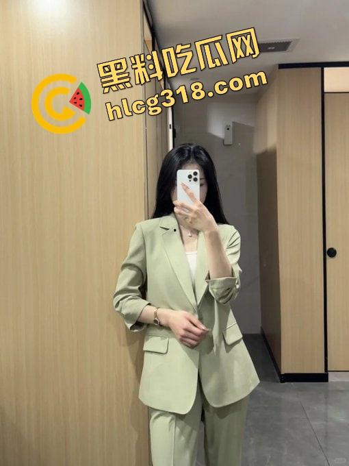 95后女律师白天开庭判案,晚上外网当职业装福利姬,法庭正义使者秒变深夜咯咯哒,打官司送一炮!-2