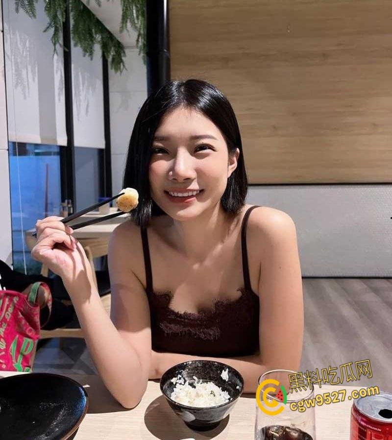 天津极品少妇【童杏丽】,性感女神露脸调情,口交技术一流,女上骑乘疯狂榨精,表情诱人!-1