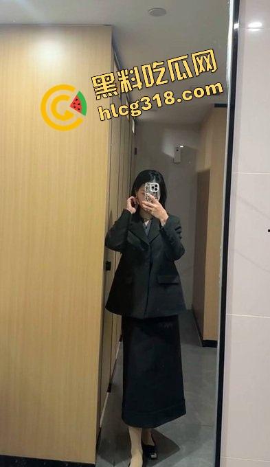 95后女律师白天开庭判案,晚上外网当职业装福利姬,法庭正义使者秒变深夜咯咯哒,打官司送一炮!-13