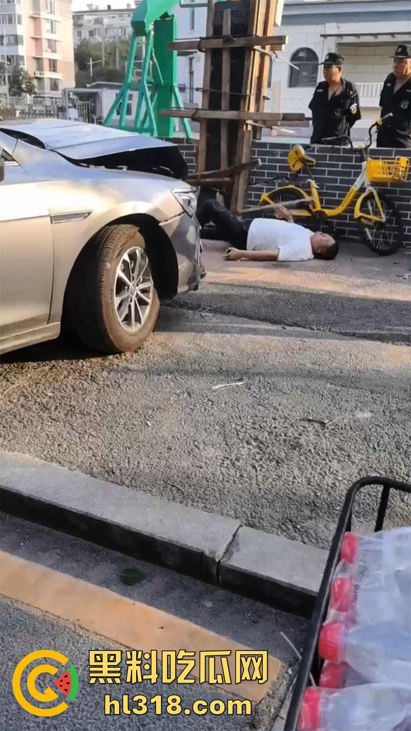 还敢装逼00后直接整治你,沈阳00后开车遭39岁男子辱骂,气不过直接开车撞,目前已被刑拘!-6