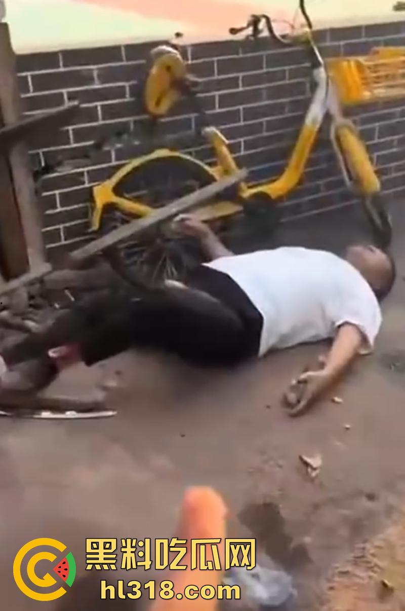 还敢装逼00后直接整治你,沈阳00后开车遭39岁男子辱骂,气不过直接开车撞,目前已被刑拘!-7