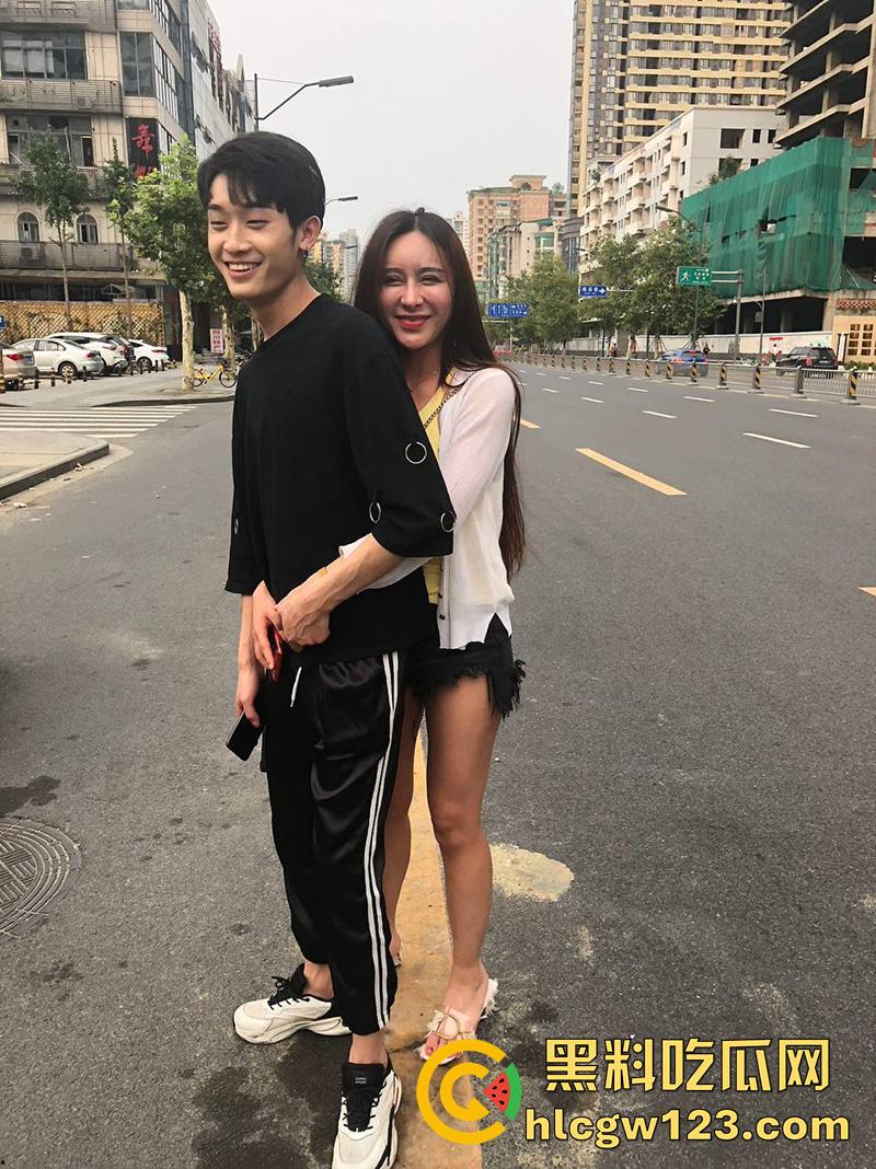 成都整容女生化母体,颜值高身材高挑性感,经常卖逼约炮染上梅毒,到处约炮感染年轻帅哥!-3