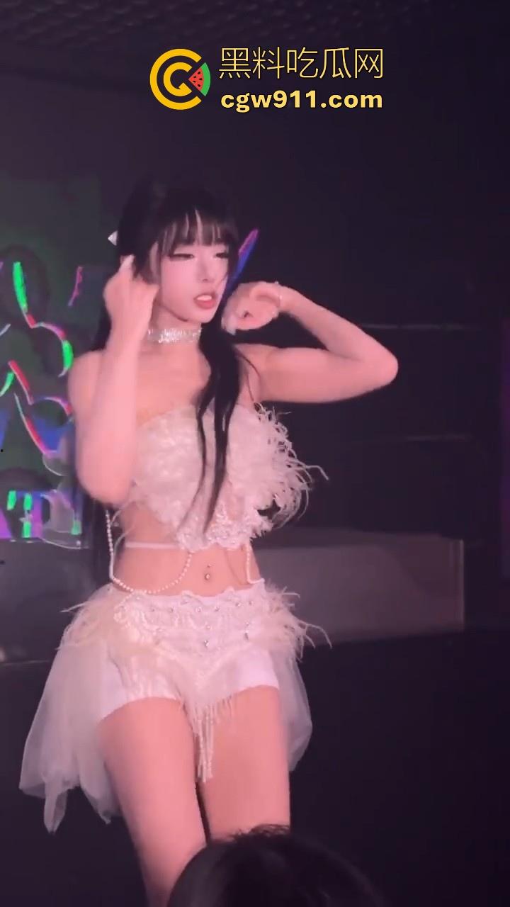 前面跳得有多骚,私下给就操的有多狼狈,土豪重金拿下酒吧模特,骑乘内射狠狠满足!-2