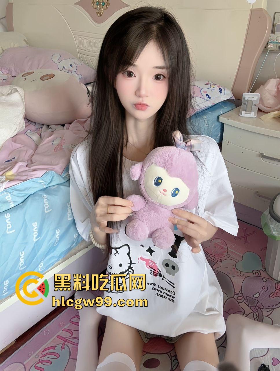 情侣出租屋极简啪啪,没有床只有床垫也能约,美女娇羞到脸红,叫声又奶又甜直接把人听硬!-1