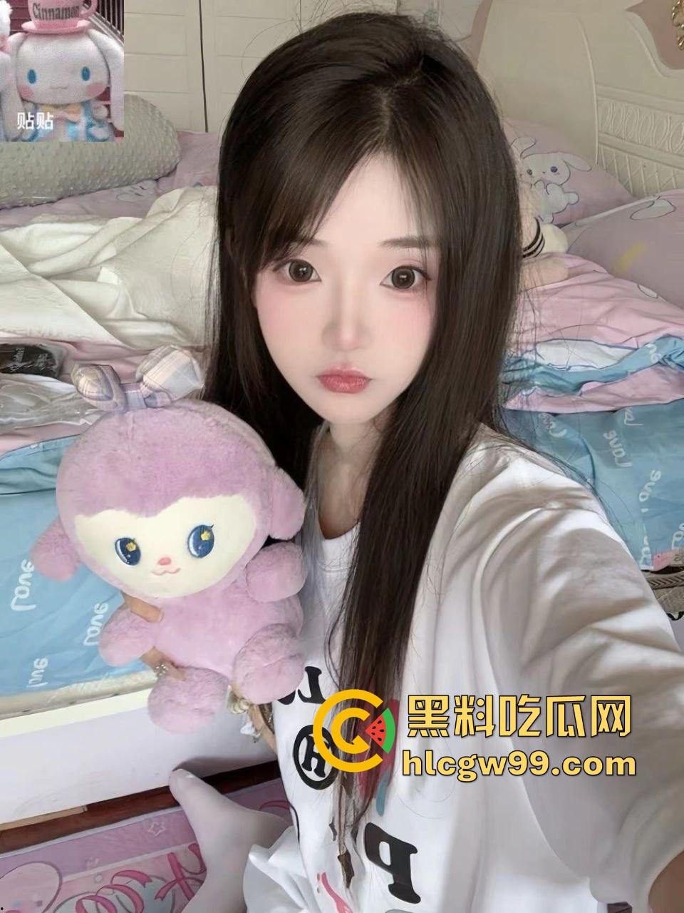 情侣出租屋极简啪啪,没有床只有床垫也能约,美女娇羞到脸红,叫声又奶又甜直接把人听硬!-2