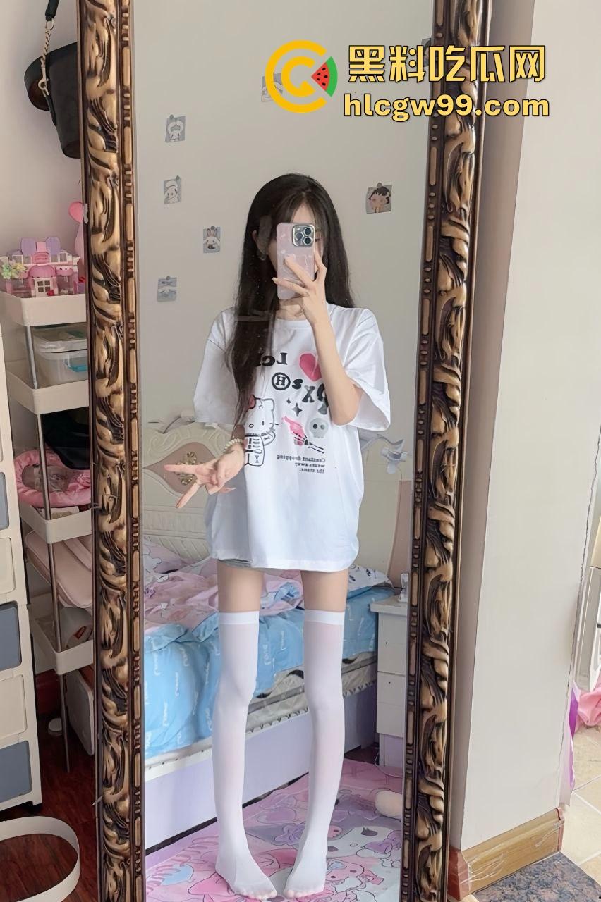 情侣出租屋极简啪啪,没有床只有床垫也能约,美女娇羞到脸红,叫声又奶又甜直接把人听硬!-3