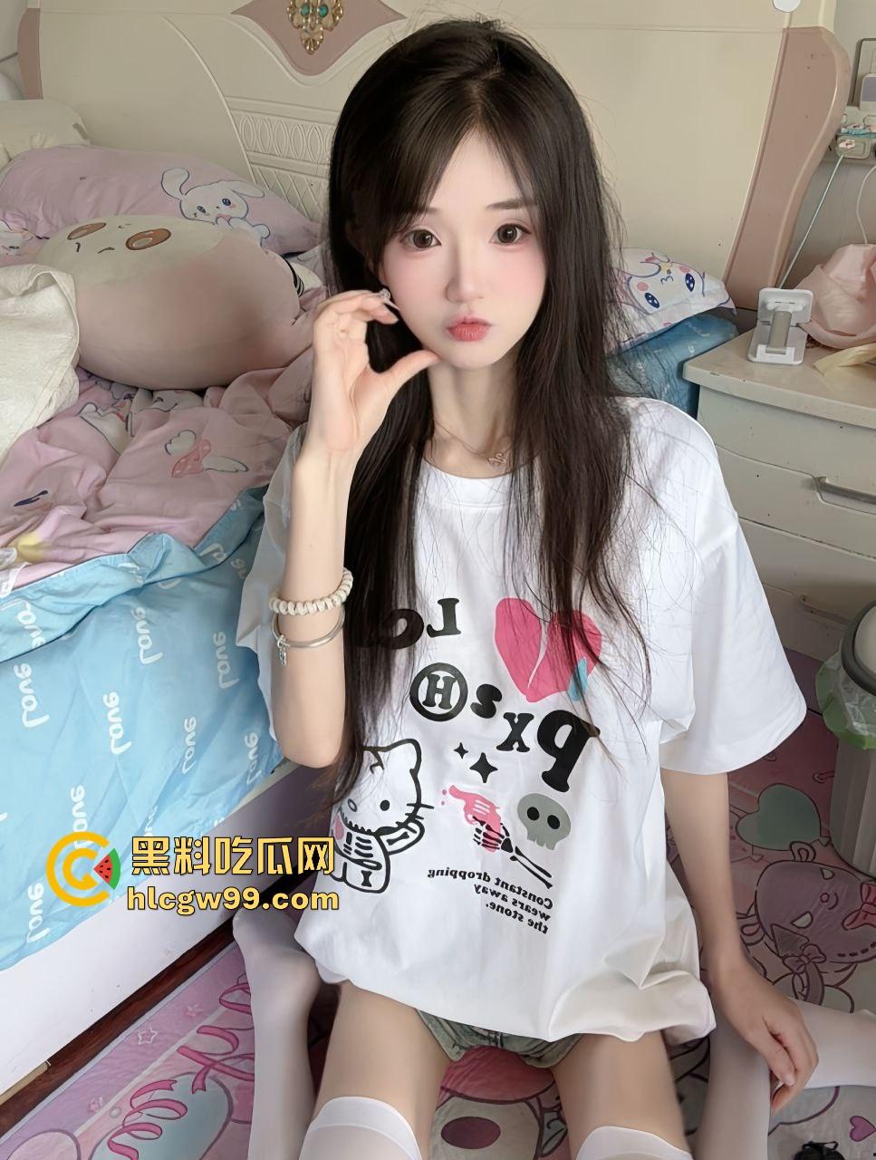 情侣出租屋极简啪啪,没有床只有床垫也能约,美女娇羞到脸红,叫声又奶又甜直接把人听硬!-4