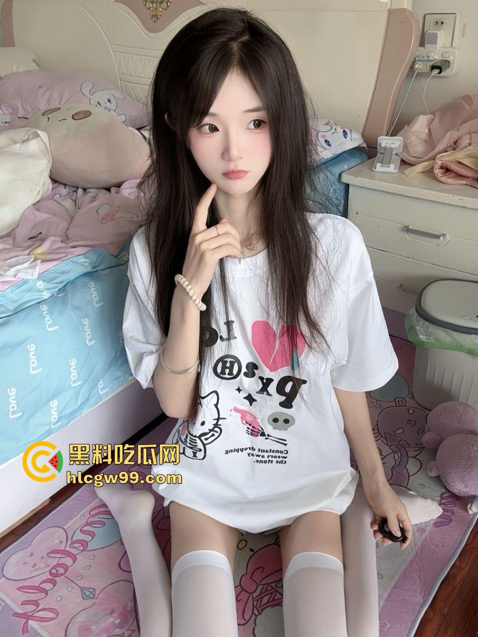 情侣出租屋极简啪啪,没有床只有床垫也能约,美女娇羞到脸红,叫声又奶又甜直接把人听硬!-5