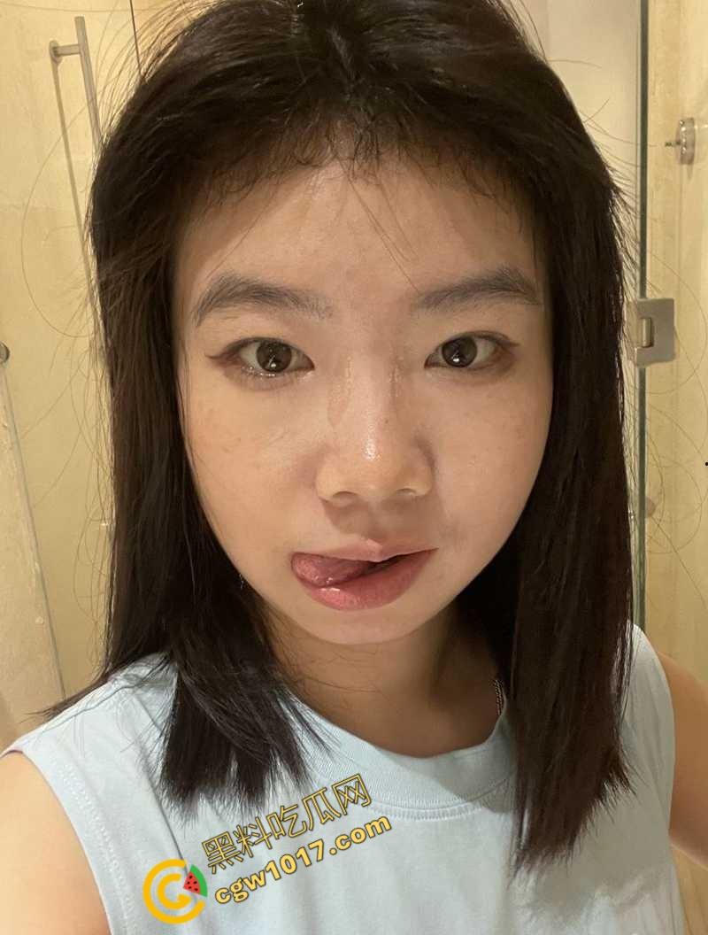 海南大学爆炸性大新闻!清纯校花秒变顶级风骚尤物,裸露全裎,口交吞精,浴室激战全程曝光,疯狂资源瞬间引爆网络!-1