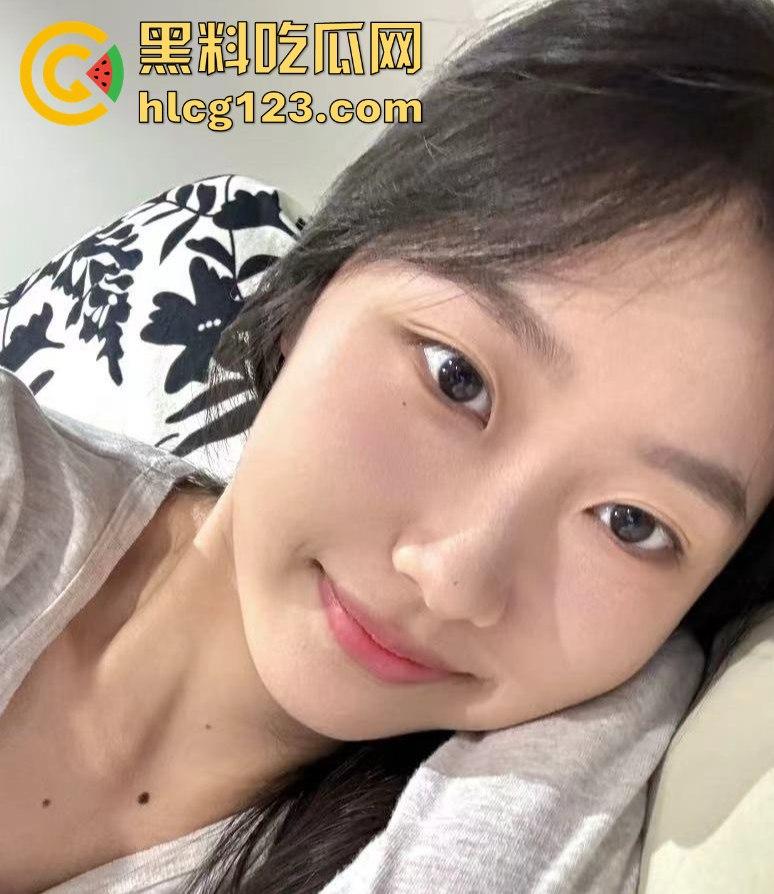 襄阳服装学院大三刘宝丽宿舍直播惹火!肥美大屁股加上白嫩微胖身材-2