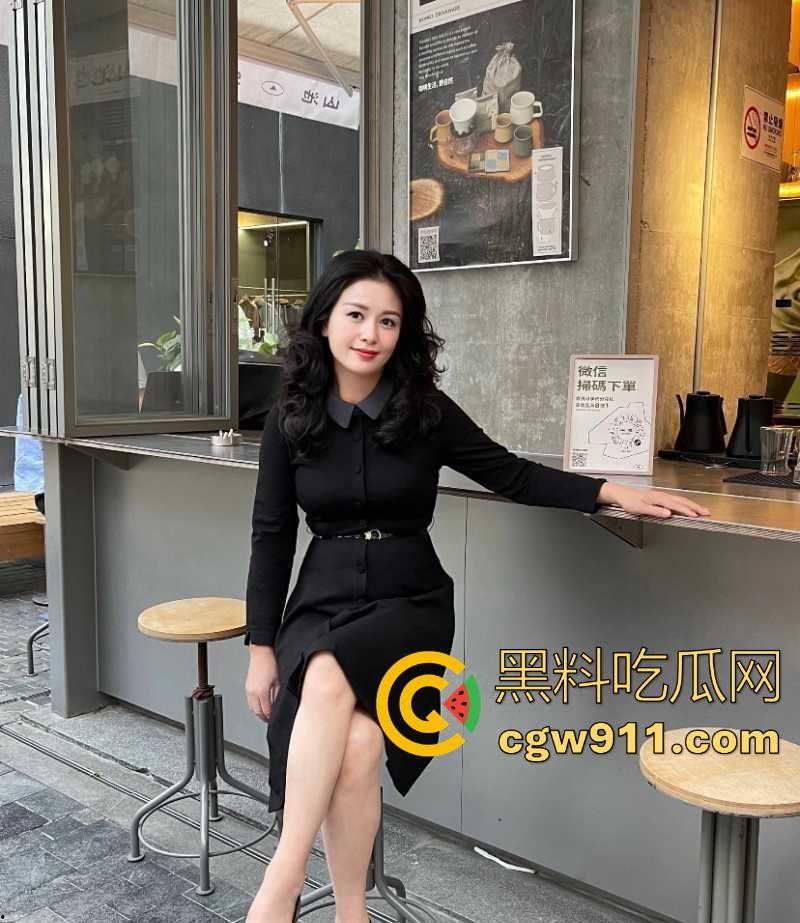 海角乱伦!哄骗发情嫂子说表姐睡觉,故意接近脱衣,大力打桩让其浪叫给表姐听,骚的一批!-1