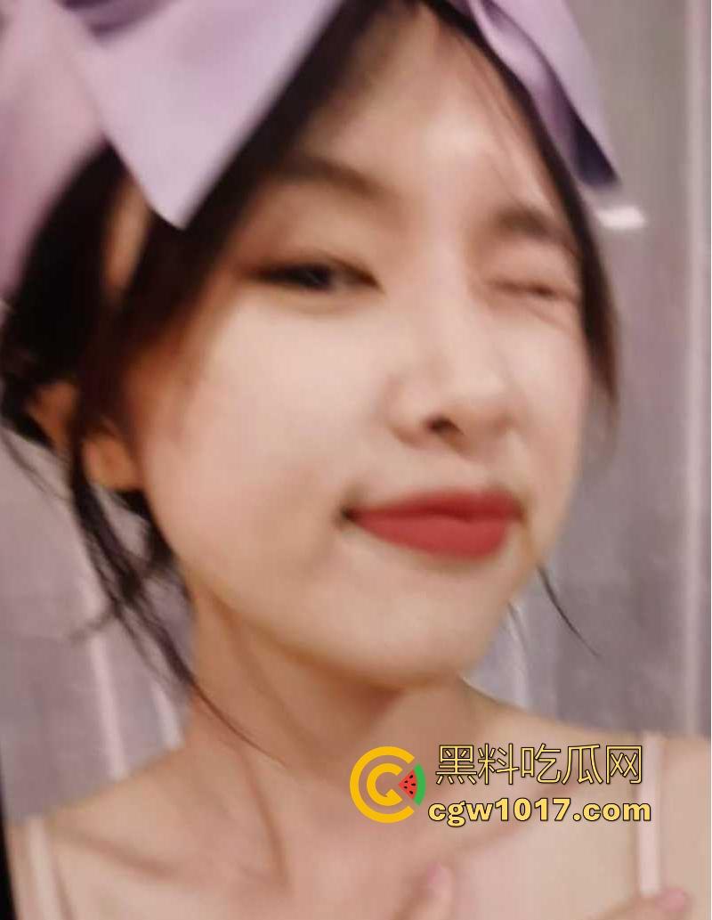 约炮山西大学舞蹈系【刘雯慧】随时随地嘴里都要塞根鸡巴的骚逼，自称水多无套党，这骚劲儿隔着屏幕都能熏着！-3