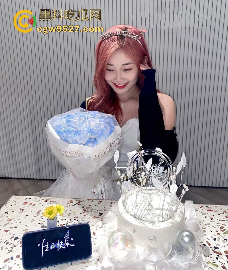 长春科技学院极品女大【刘泽】清纯学霸化身极骚反差婊，巨乳粉穴淫水尿液狂喷，露脸无套性爱视频曝光！-2