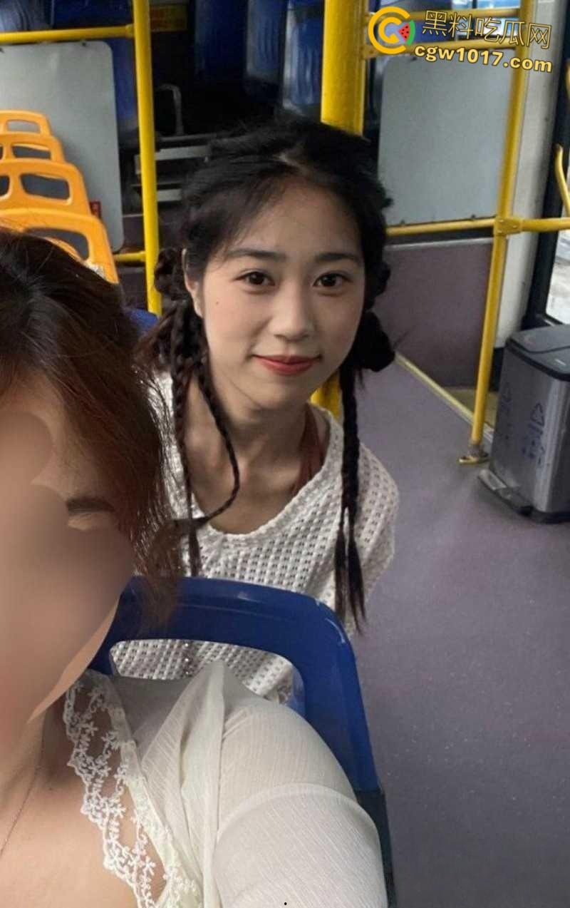 高颜值反差舞蹈生,难以抵抗金钱诱惑成为金主性奴,胯下侍奉爆筋肉棒,害羞的说只允许拍这一次,口技十分了得 !-3