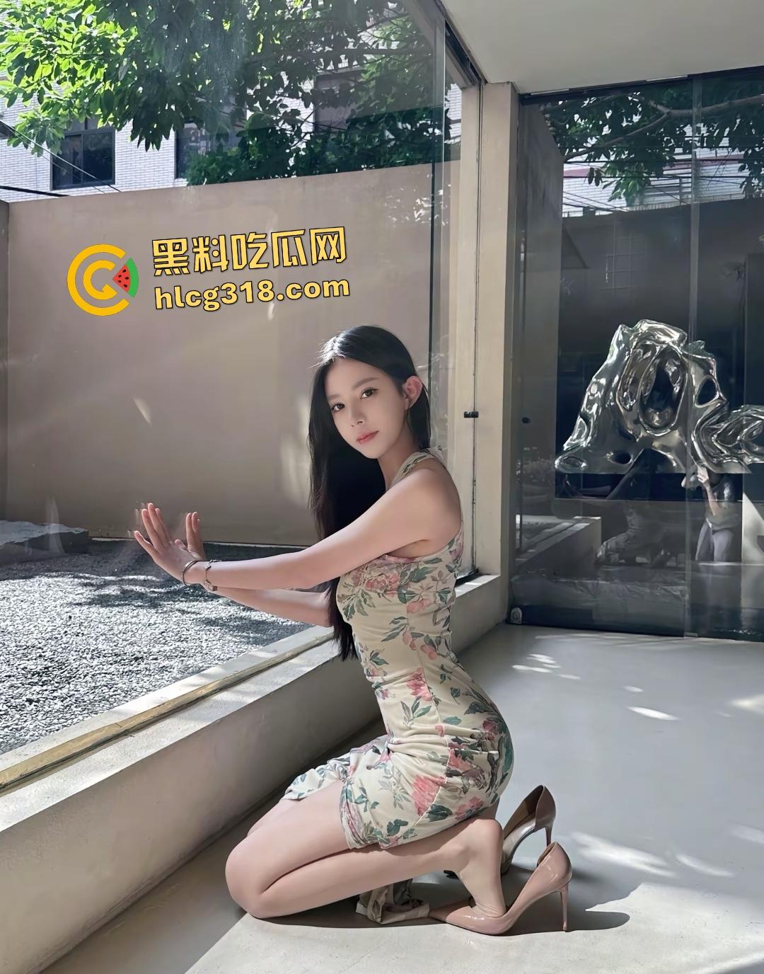 抖音【戒奶茶】大屁股骑乘金主还边看电视,换姿势双脚翘高高被操哇哇叫!-2