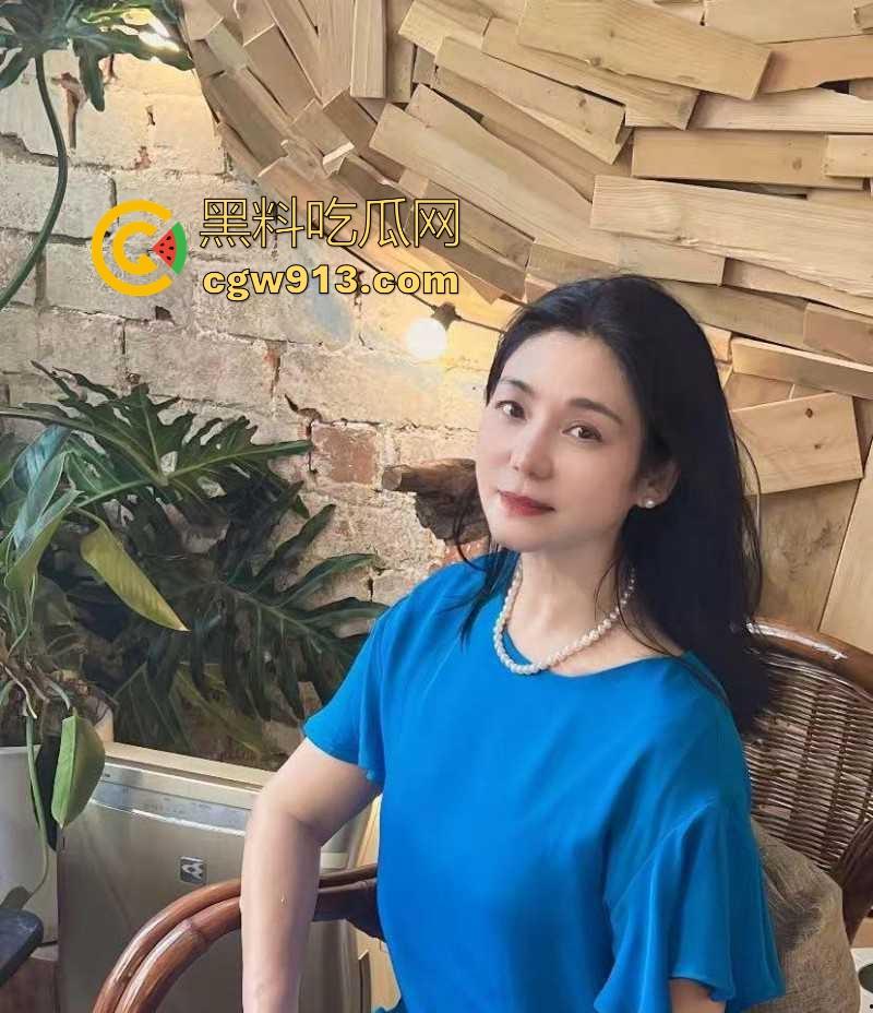 性感骚妈醉酒后惨遭淫魔儿子强上,抬腿猛干骚穴,淫水泛滥,操哭后下意识发出呻吟!-1