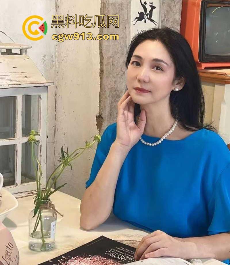 性感骚妈醉酒后惨遭淫魔儿子强上,抬腿猛干骚穴,淫水泛滥,操哭后下意识发出呻吟!-3