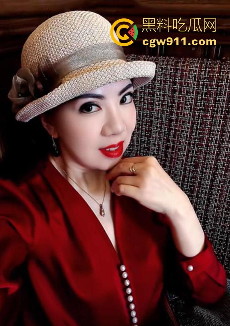 抖音熟女网红【中年妖精】中年龄圈的白雪公主,身穿情趣内衣被大屌无情撞击,无套内射结束战斗!-5