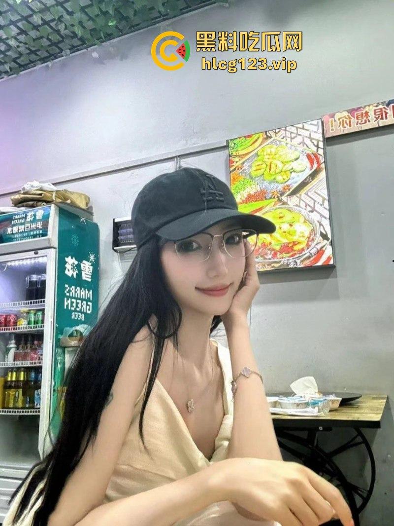 三只羊主播【洋洋】被潜规则实拍视频被扒 那些年在三只羊吞过精的女人原来这么多?-3