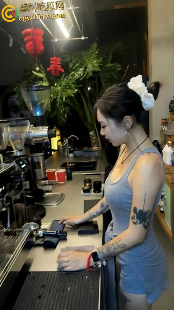 山西临汾高颜值网红【八九】,金主定制自慰视频流出,对镜全裸脱衣自拍,纤指狂扣粉嫩骚逼,反差母狗呻吟销魂!-3