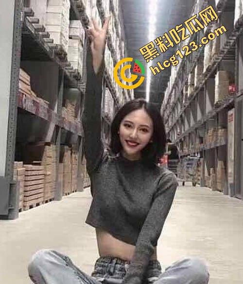 江苏化妆品公司财务员钱思思酒店偷欢!黑丝玉足被物流男同事无套抽插姿势百变!-5