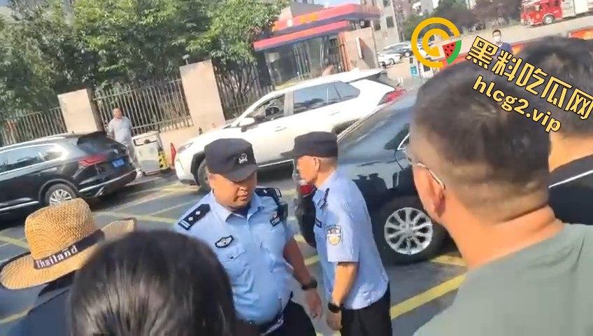 青岛李沧区圣德心脑血管医院迁建引发抗议,家长怒骂警察直接被捕!-2