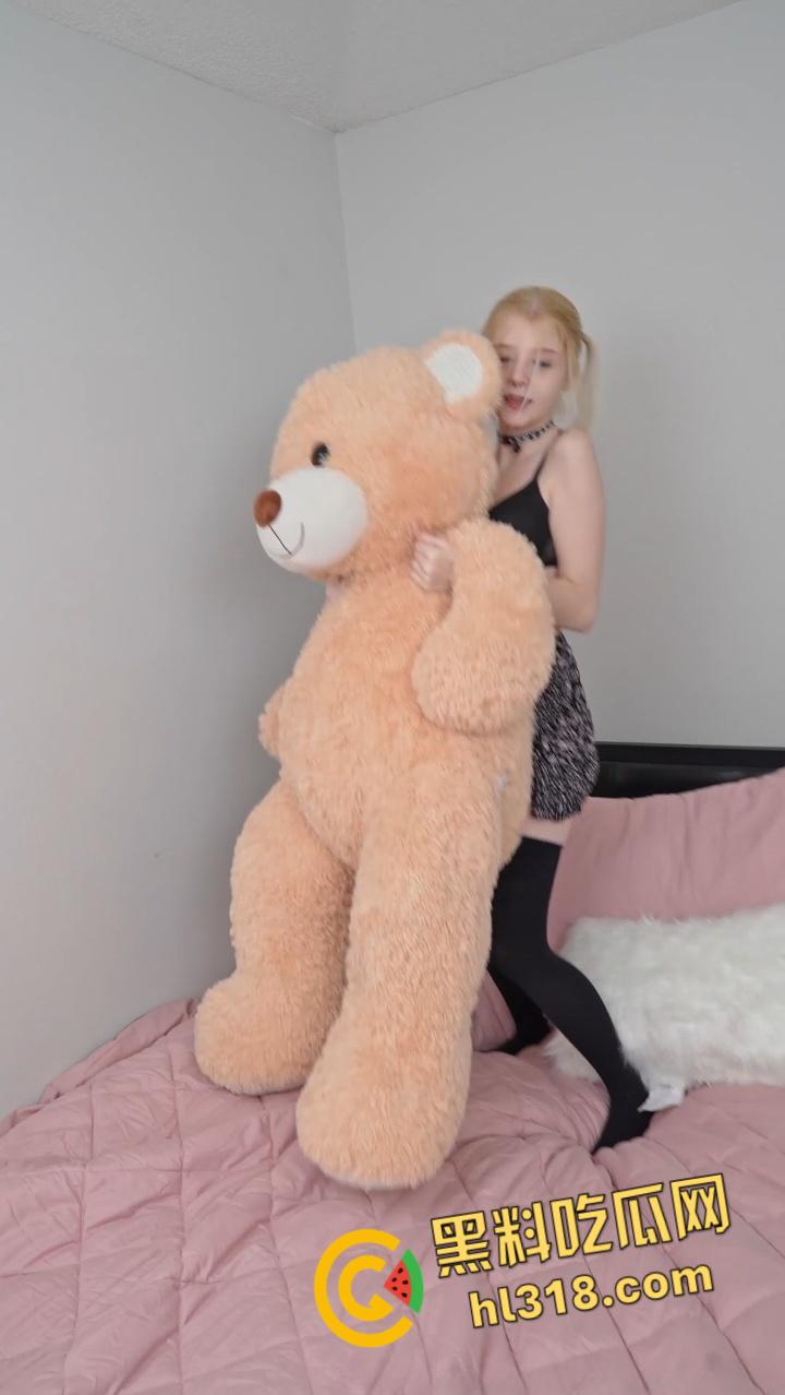 onlyfans大屌男神【Apollostone】,钟爱各种十八九岁的妹子,约会嫩妹萝莉出镜,这欧美女孩真是又嫩又性感啊 !-1