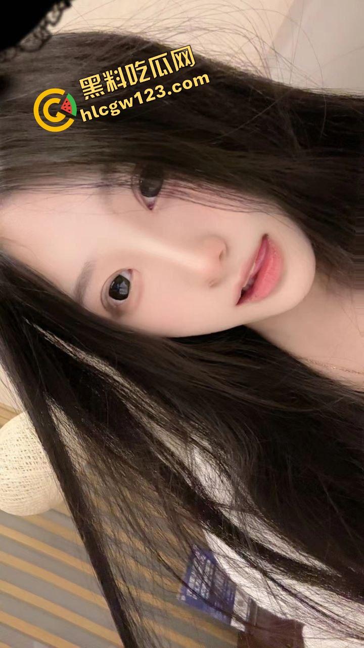 黑料吃瓜粉丝必看,京爷约炮太地道了,匡威妹子桌上一顿啪啪啪,就是不给看逼有点不厚道了!-2