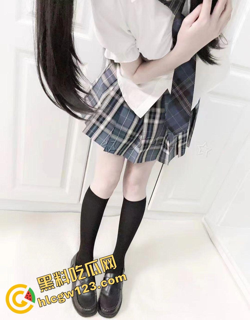 黑料吃瓜粉丝必看,京爷约炮太地道了,匡威妹子桌上一顿啪啪啪,就是不给看逼有点不厚道了!-5