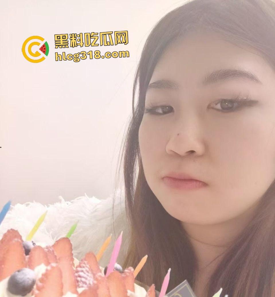 陕西曹小姐欠钱不还,债主直接让其视频裸贷偿还,一场八块钱太廉价!指甲这么长还自慰,逼不痛吗?-1