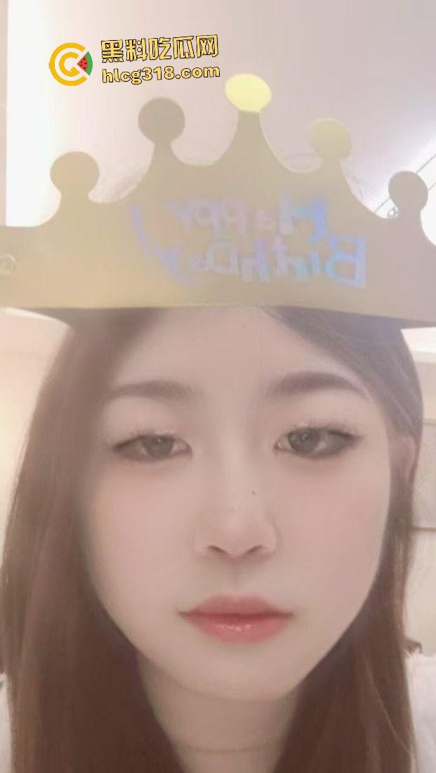 陕西曹小姐欠钱不还,债主直接让其视频裸贷偿还,一场八块钱太廉价!指甲这么长还自慰,逼不痛吗?-2