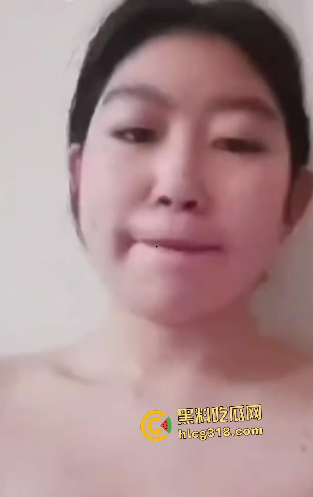 陕西曹小姐欠钱不还,债主直接让其视频裸贷偿还,一场八块钱太廉价!指甲这么长还自慰,逼不痛吗?-3