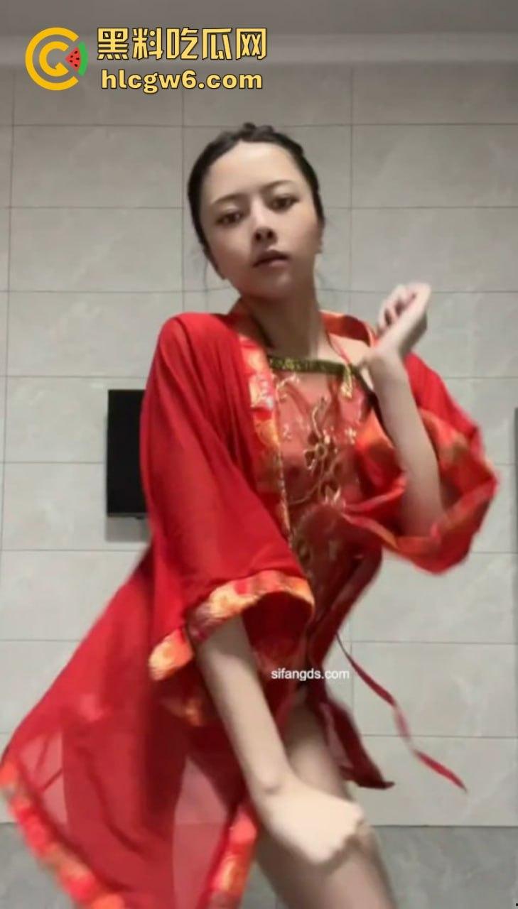 私房独家定制极品身材福利姬【安慕曦】最新作品 大尺度无特效露脸裸舞 值得推荐!-8