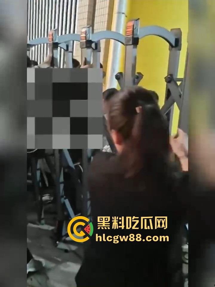 汕头二中拆门事件闹大了,林校长的奇葩规章制度牛逼炸天,学生怒了直接拆门抗议!-10