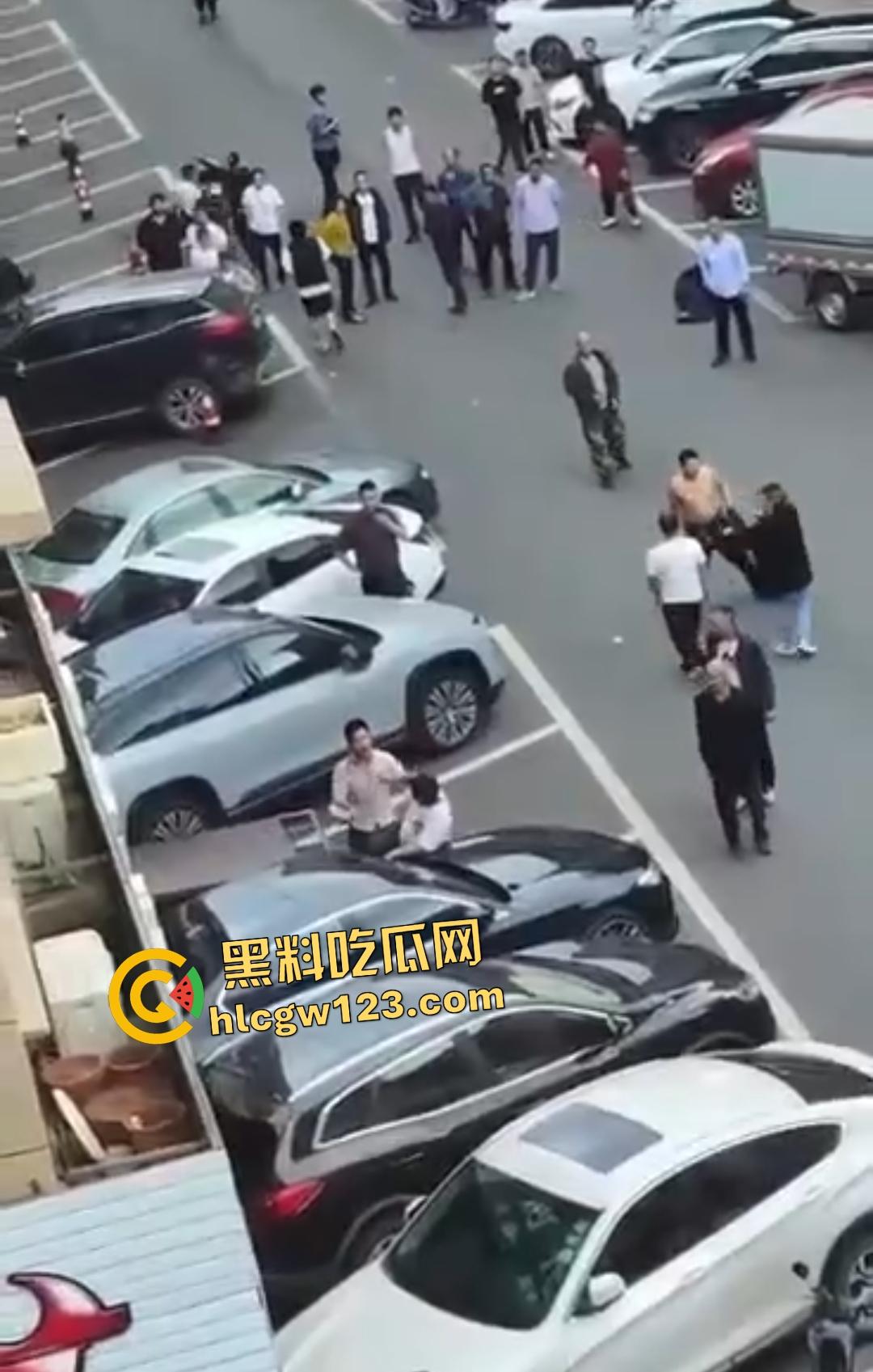 武汉热干面涨价4块变5块!疯男不爽追老板狂砍,吃面舔刀一碗面值一条命!-7