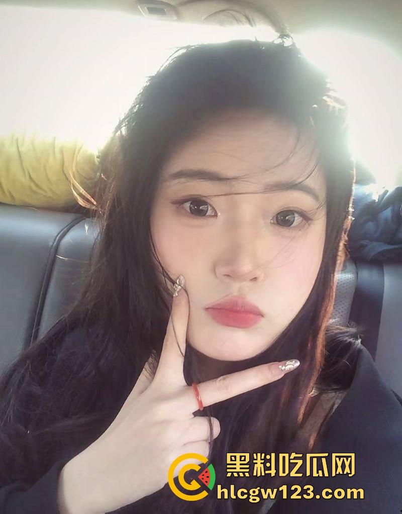 陕西艺术学院【林灰灰】清纯眼镜妹性爱视频泄露 与男友在酒店走廊释放欲望 翘臀被猛烈进攻 刺激感飙升!-1