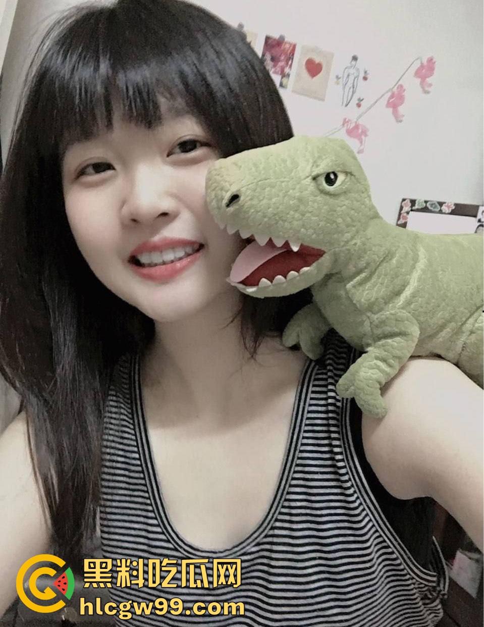 广东江门技校BBW骚母狗【区淑欣】36D巨乳先天骚母狗圣体实锤,各种情趣套装露出,高潮喷到腿软!-1