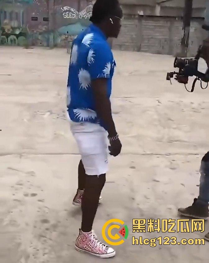 DJ Chelsea秀身材震撼全场,男友场外找妹大秀高难度姿势,黑人体力太猛了!-8